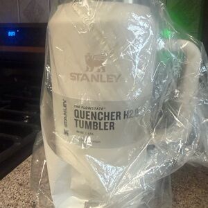 Stanley Cream Tumbler with Handle